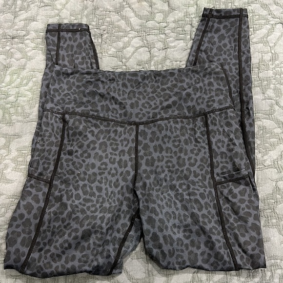 Leopard print leggings size large - Picture 3 of 4